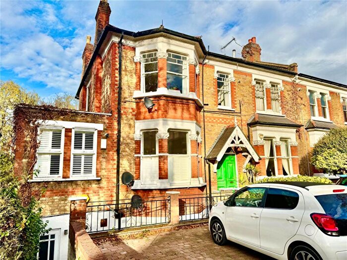 3 Bedroom Flat To Rent In Christchurch Road, London, N8