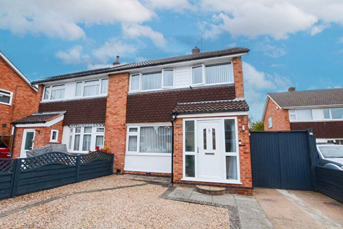 3 Bedroom Semi Detached House For Sale In Tyringham Road, Wigston, Leicester, LE18