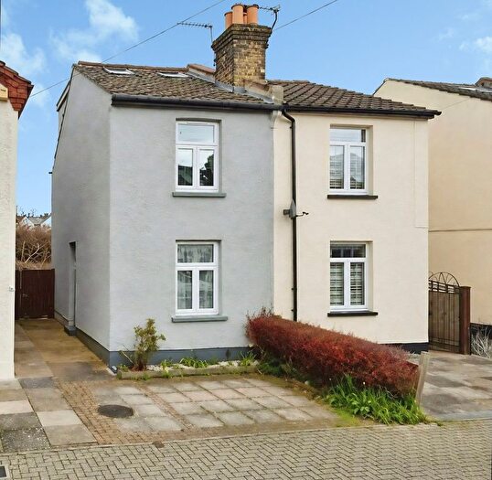 4 Bedroom Semi-Detached House To Rent In Newbury Road, Bromley, BR2