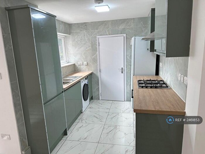 3 Bedroom End Of Terrace House To Rent In Highgrove Street, Reading, RG1