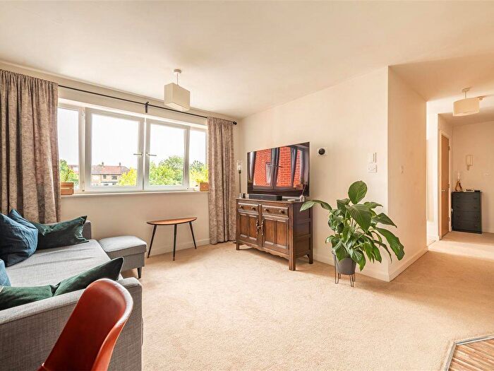 1 Bedroom Flat To Rent In Hawker Place - Bedroom Apartment - Walthamstow - £ Pcm, E17