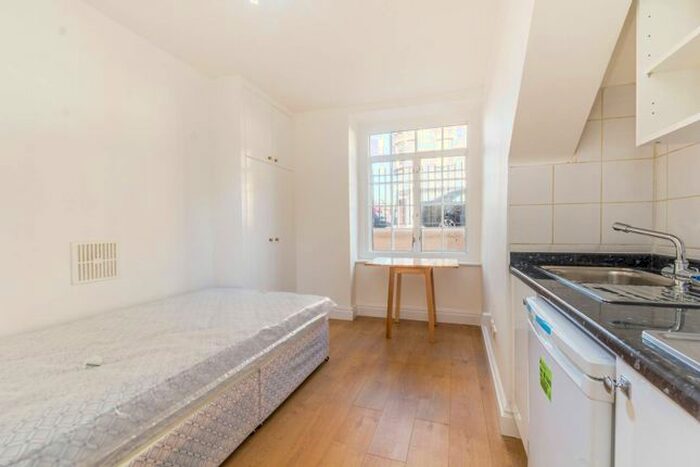 Studio To Rent In Harrowby Street, Marylebone, London, W1H