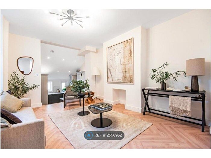 4 Bedroom Flat To Rent In Gilbey Road, London, SW17