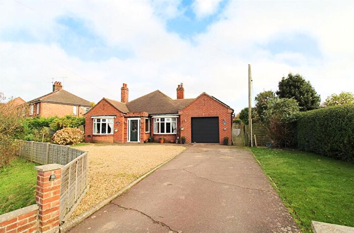 4 Bedroom Detached Bungalow For Sale In Station Road, Long Sutton, PE12