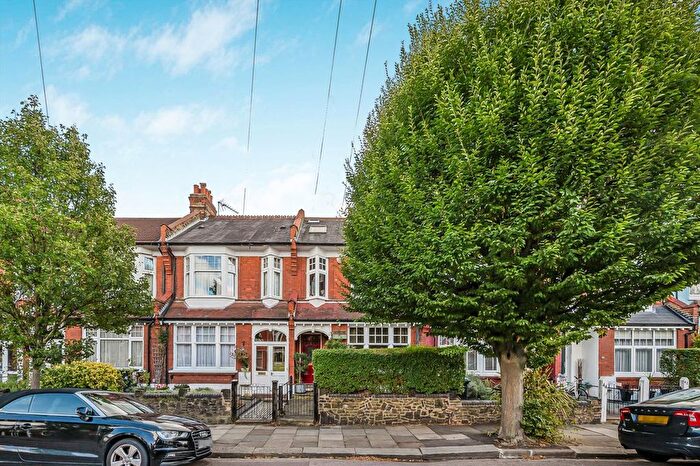 4 Bedroom Property For Sale In Ollerton Road, London, N11