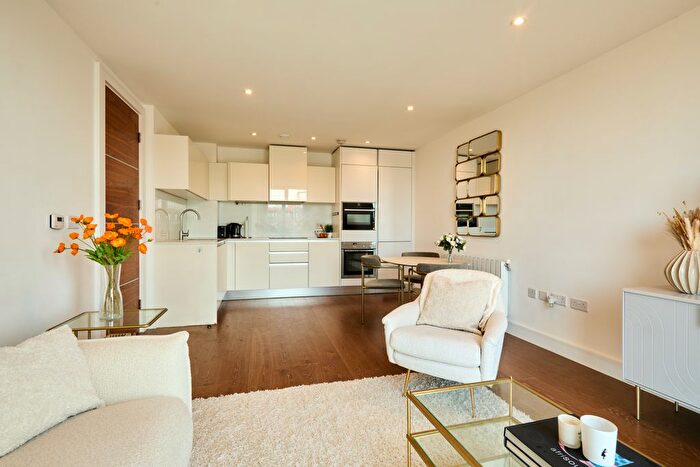 2 Bedroom Flat To Rent In Handley Drive, London, SE3