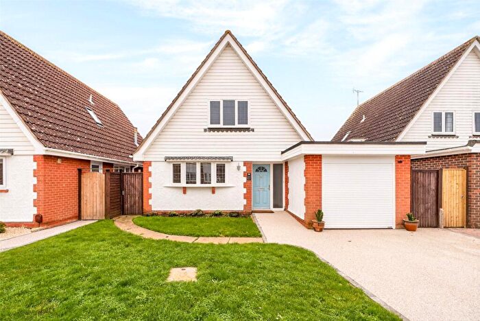 3 Bedroom Detached House For Sale In Greenwood Drive, Angmering, Littlehampton, West Sussex, BN16