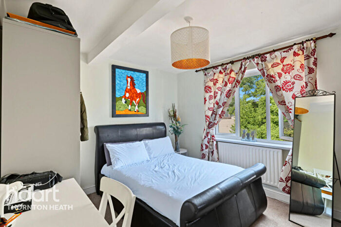 2 Bedroom Flat For Sale In Roslyn Close, Mitcham, CR4