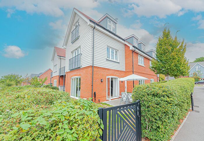2 Bedroom Flat For Sale In Warfield, Bracknell, RG42