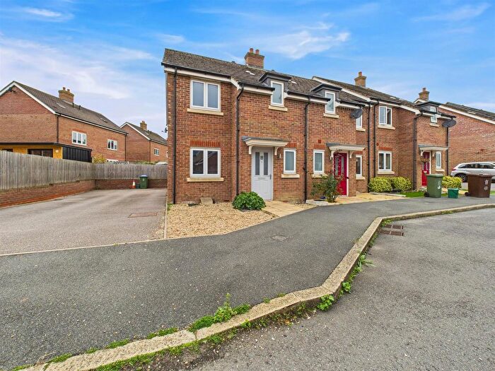 3 Bedroom End Of Terrace House For Sale In Monarch Street, Berryfields, Aylesbury, HP18