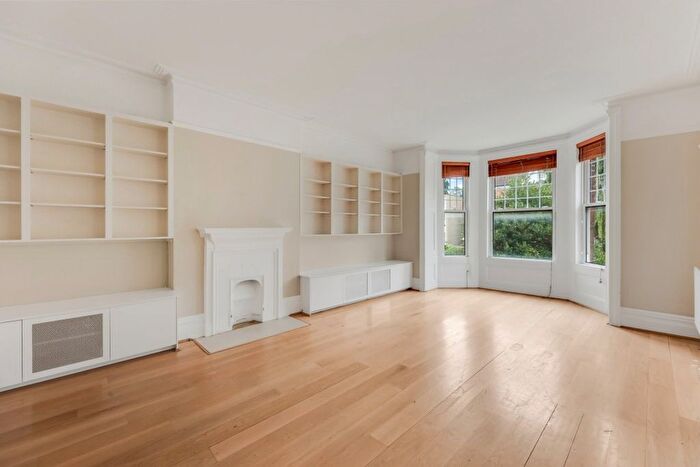 3 Bedroom Flat To Rent In Compayne Gardens, South Hampstead, NW6