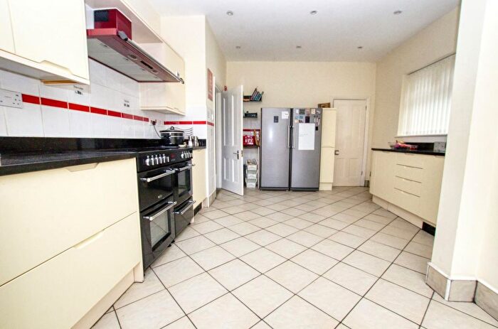 5 Bedroom Detached House For Sale In Bitterne Road West, Southampton, SO18