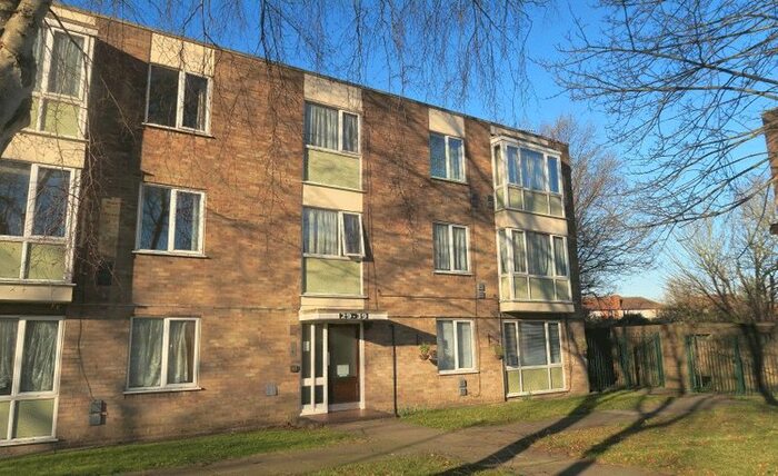 2 Bedroom Flat To Rent In Bethany Waye, Feltham, TW14