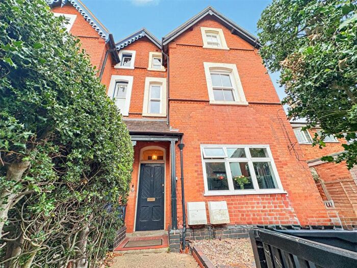 2 Bedroom Flat For Sale In Greenhill Road, Moseley, B13