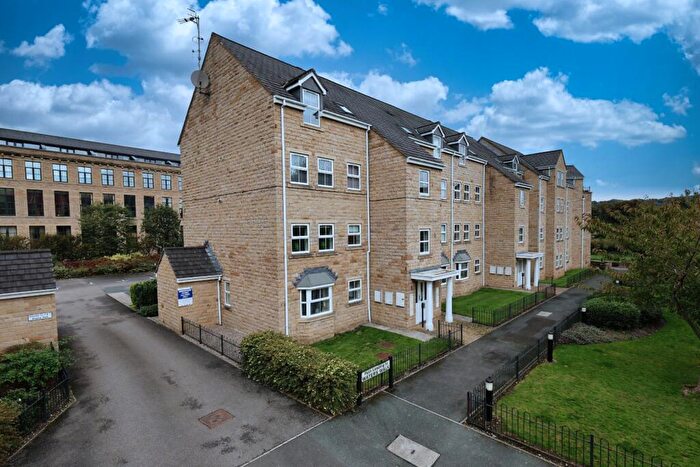 2 Bedroom Flat For Sale In Navigation Drive, Bradford, West Yorkshire, BD10