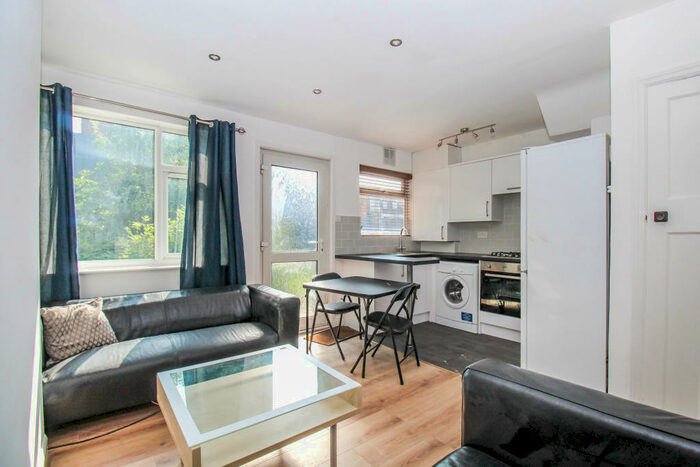 4 Bedroom Terraced House To Rent In Kelso Gardens, LS2