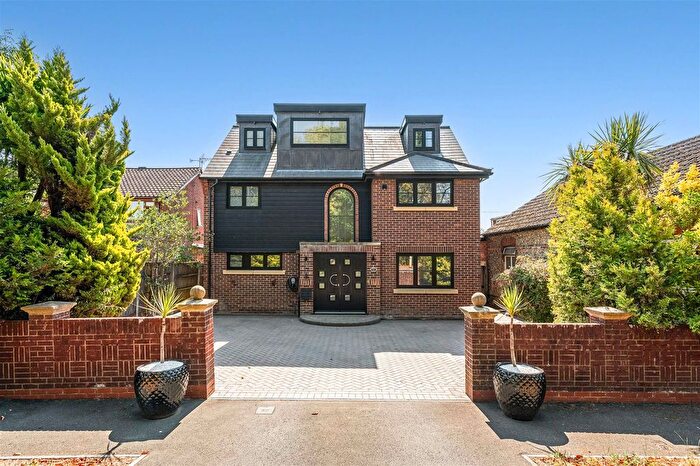 4 Bedroom Detached House For Sale In Portsmouth Road, Horndean, PO8