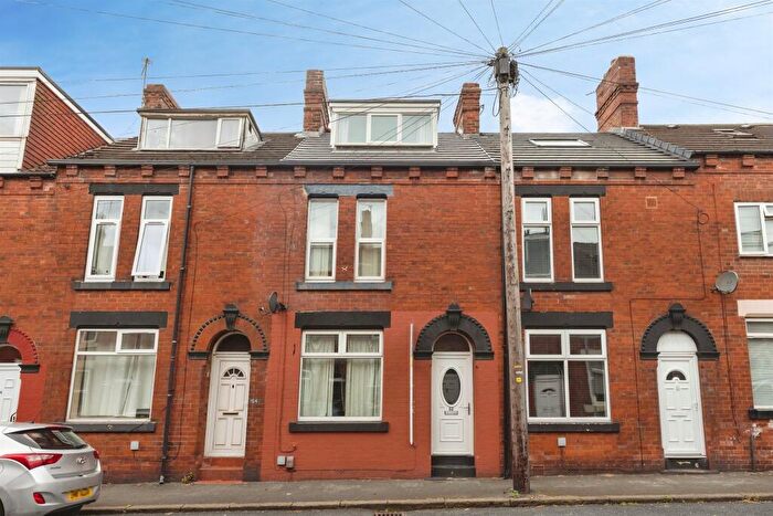 3 Bedroom Terraced House For Sale In Victoria Grove, Leeds, LS9