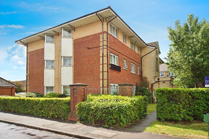 2 Bedroom Flat For Sale In Hennessy Road, London, N9