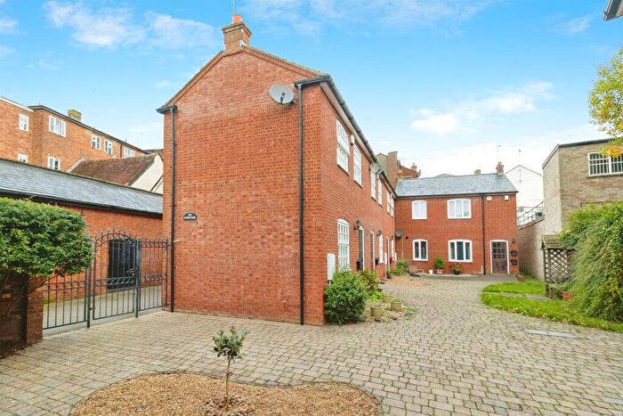 2 Bedroom House For Sale In Market Square, Leighton Buzzard, LU7
