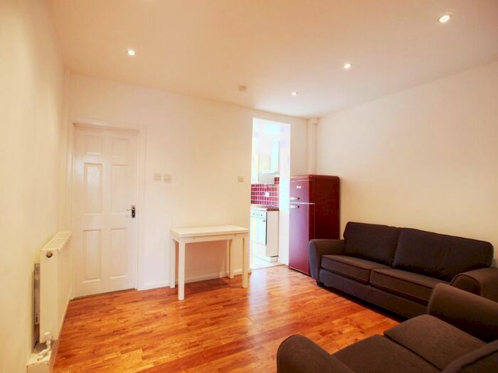 3 Bedroom Flat To Rent In Reform Row, Tottenham, N17