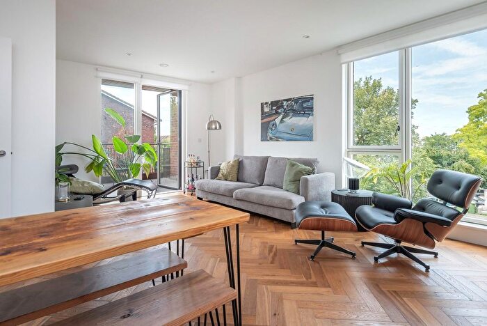 2 Bedroom Flat For Sale In Harold Road, Crystal Palace, London, SE19