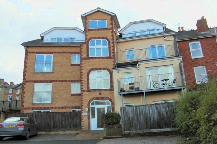 2 Bedroom Flat To Rent In Orchard Place, Cowes, PO31