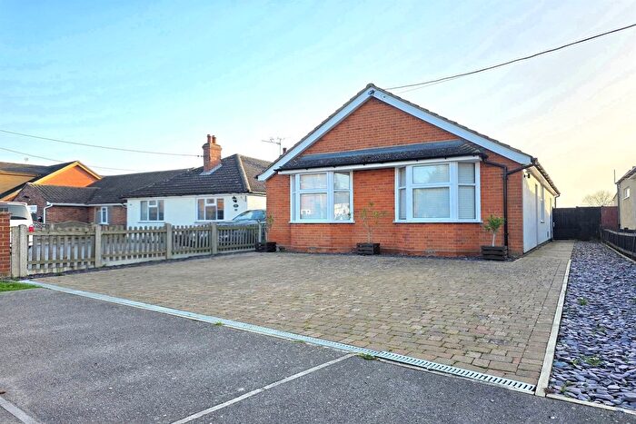 3 Bedroom Detached Bungalow For Sale In Lyons Hall Road, Braintree, CM7
