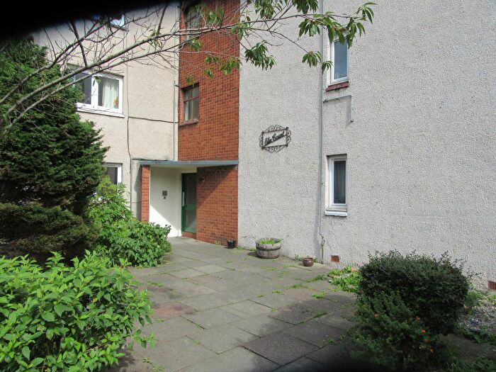 2 Bedroom Flat To Rent In Elm Court, Dundee, DD2