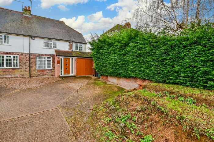 4 Bedroom Semi-Detached House For Sale In Woodgate Road, Ryarsh, West Malling, Kent, ME19