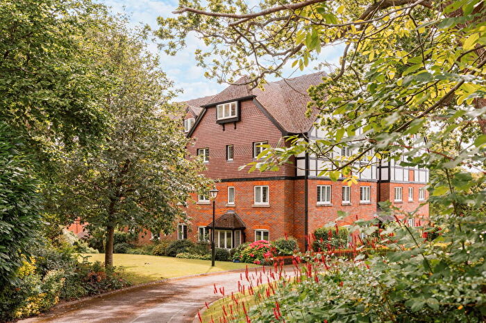 2 Bedroom Flat To Rent In Graemesdyke Road, Berkhamsted, Hertfordshire, HP4