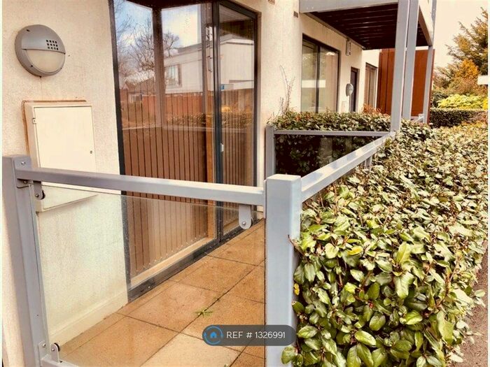 1 Bedroom Flat To Rent In Denmark Lodge, Romford RM3