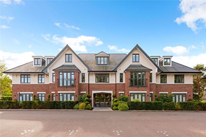 3 Bedroom Penthouse For Sale In Golf Drive, Camberley, Surrey, GU15