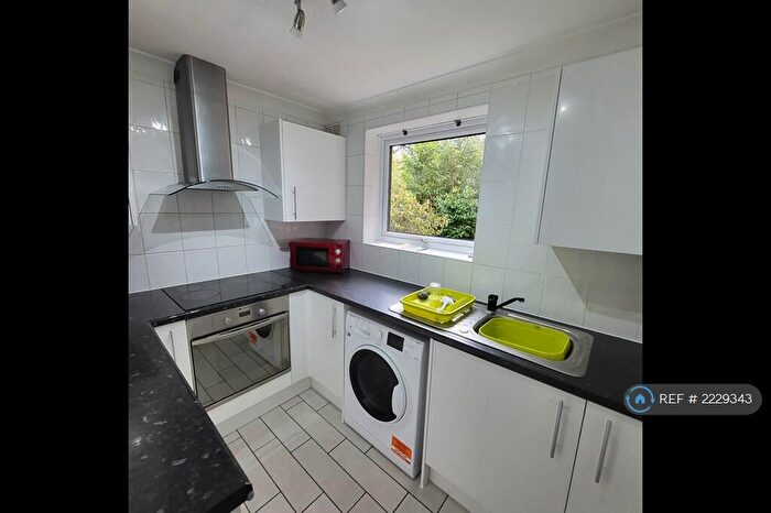 3 Bedroom Flat To Rent In Richmond Park Road, Bournemouth, BH8