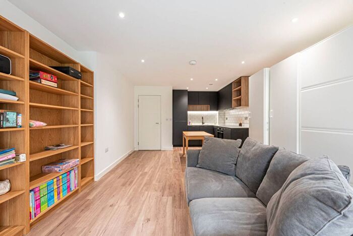 1 Bedroom Flat For Sale In Beaufort Square, Colindale, London, NW9