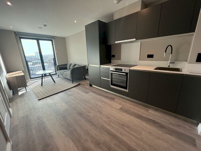 1 Bedroom Apartment To Rent In Whitehall Road, Leeds, LS12