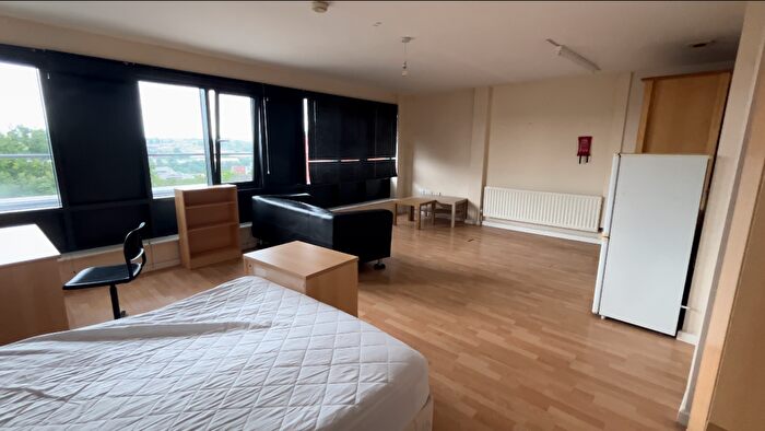 1 Bedroom Studio To Rent In Flat C, - Clarendon Road, LS2