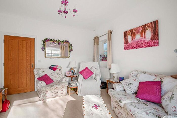 2 Bedroom Detached Bungalow For Sale In South Drive, Cuffley, Potters Bar, EN6