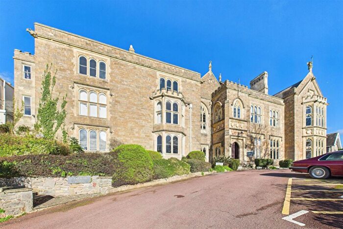 2 Bedroom Flat For Sale In Characterful Hillside Apartment In Clevedon, BS21
