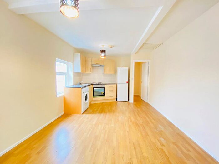 1 Bedroom Flat To Rent In Lower Addiscombe Road, Croydon, CR0