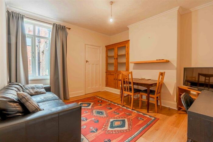 2 Bedroom Flat To Rent In Valley View, Jesmond, Newcastle Upon Tyne, NE2