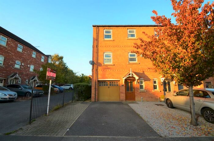 4 Bedroom Semi-Detached House To Rent In Parkgate, Goldthorpe, Rotherham, S63