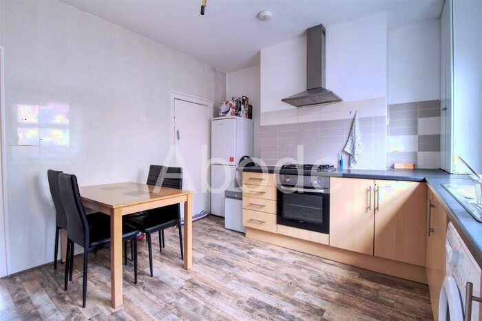 3 Bedroom House To Rent In Spring Grove Walk, Hyde Park, Leeds, LS6