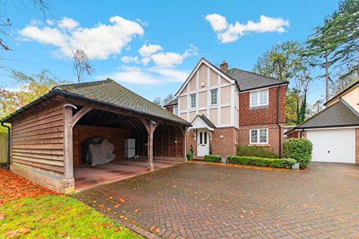 4 Bedroom Detached House For Sale In Acorn Close, Banstead, SM7
