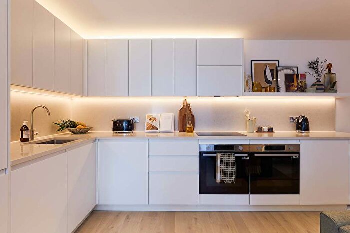 3 Bedroom Apartment To Rent In New Drum Street, Tower Hamlets, London, E1