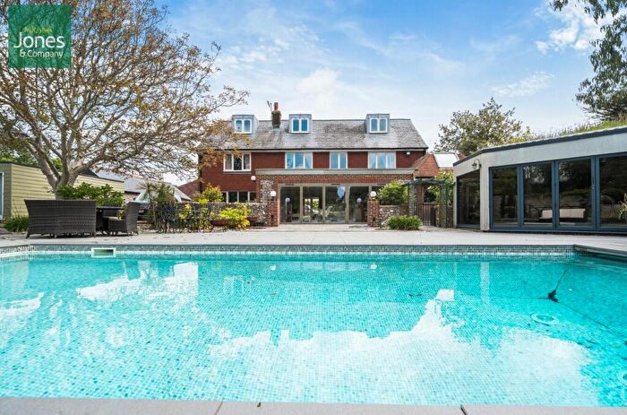 5 Bedroom Detached House To Rent In West Street, Sompting, Lancing, West Sussex, BN15