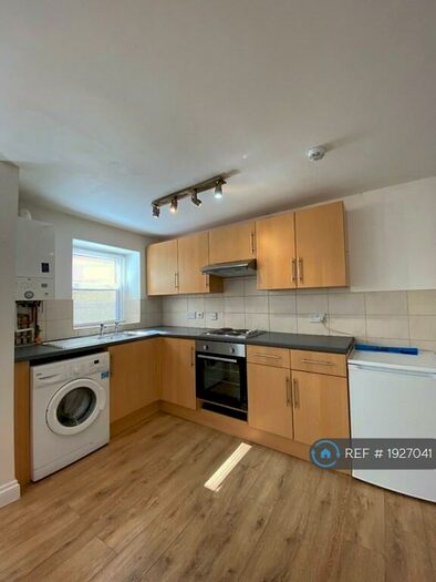 1 Bedroom Flat To Rent In Francis Terrace, Carmarthen, SA31