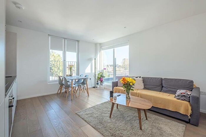 2 Bedroom Flat To Rent In Canterbury House, NW6