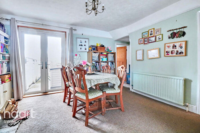 3 Bedroom Terraced House For Sale In Ferndale Road, Swindon, SN2