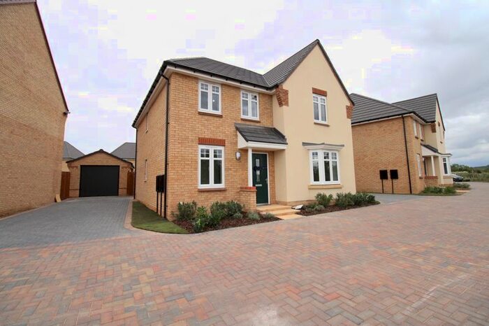 4 Bedroom Detached House To Rent In Blackbird Close, Wixams, Bedford, MK42